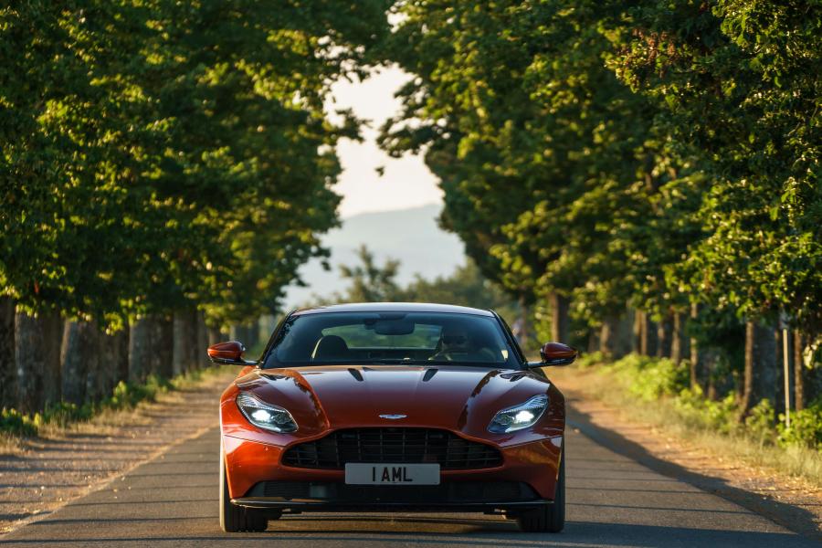  Aston Martin DB11 2016 года  (WW) (фото 22 из 41)